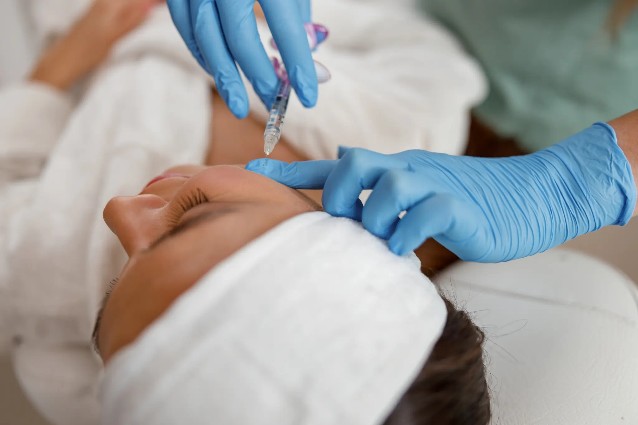 Procédure d'injection esthétique pour restaurer les volumes du visage